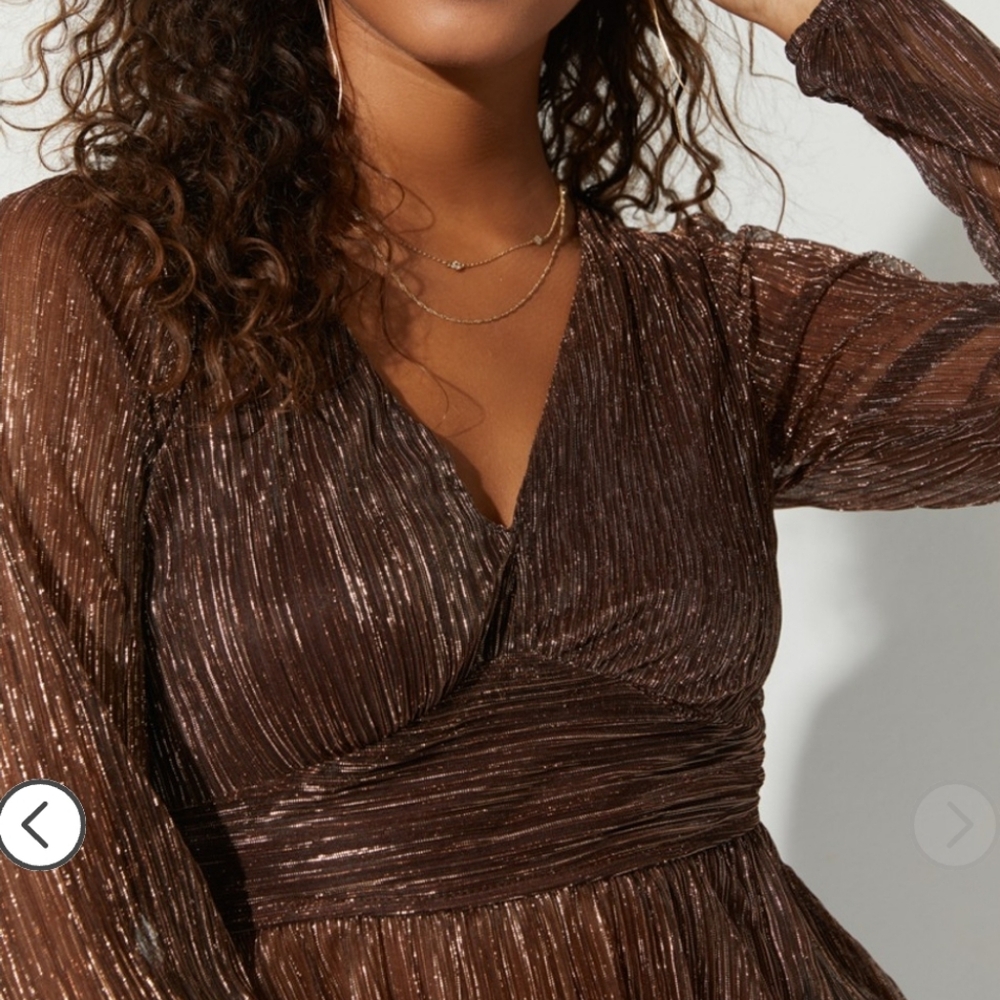 Shimmer Open Back Blouse - Picture 3 of 9